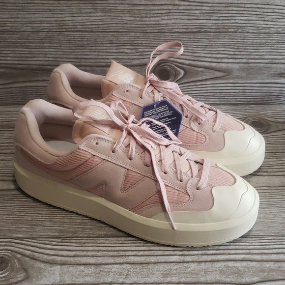 New Balance mens light pink suede and fabric platforms athletic shoes si…